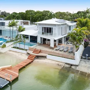https://lucy-noosa.hotelssunshinecoast.net