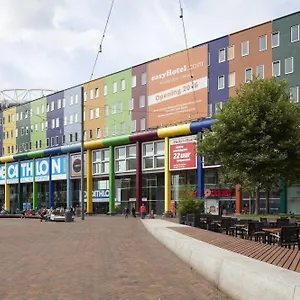 https://easyhotel-amsterdam-arena-boulevard.amsterdamhotelsnl.com